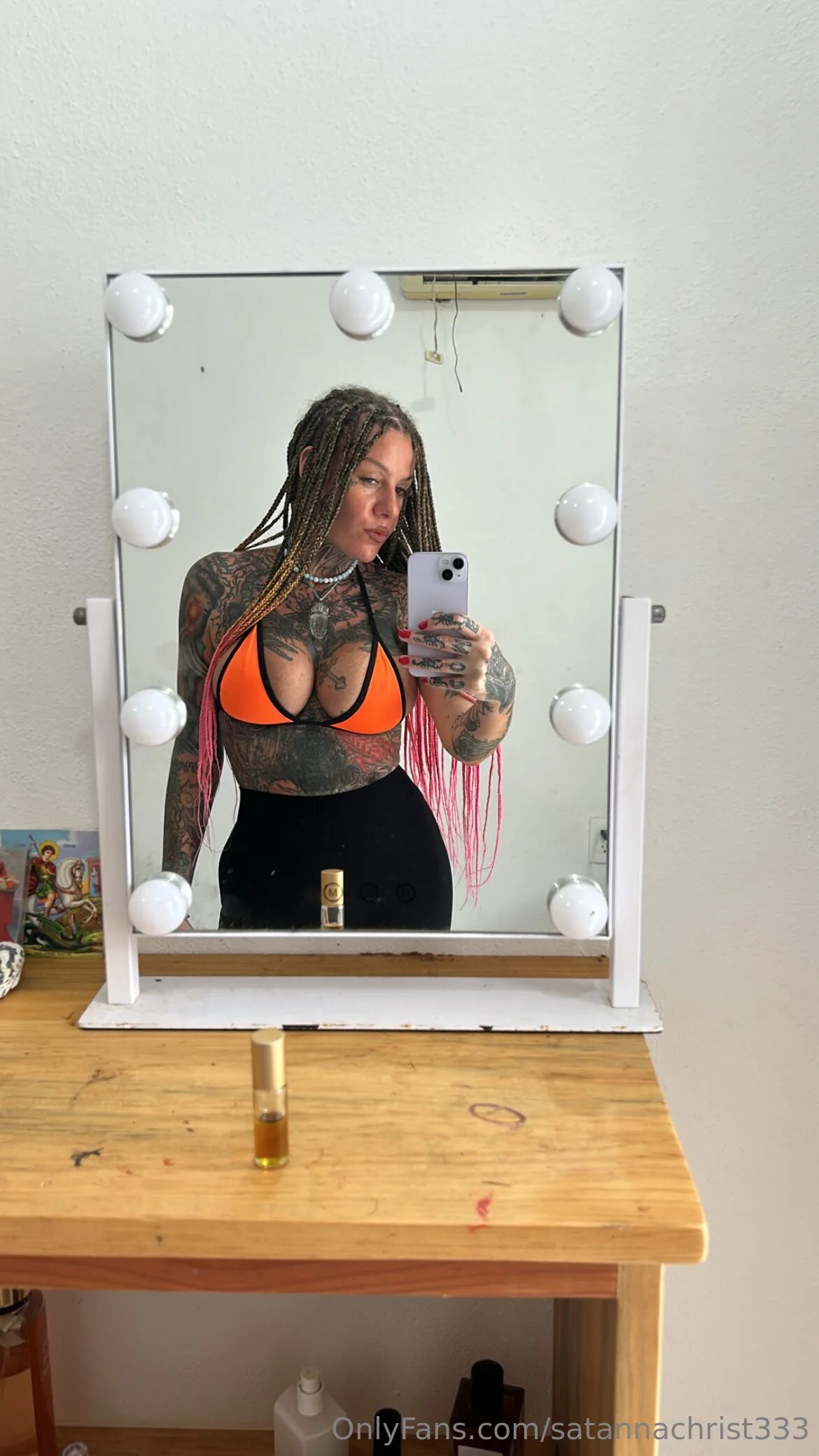 S A T A N N A C H R I S T²