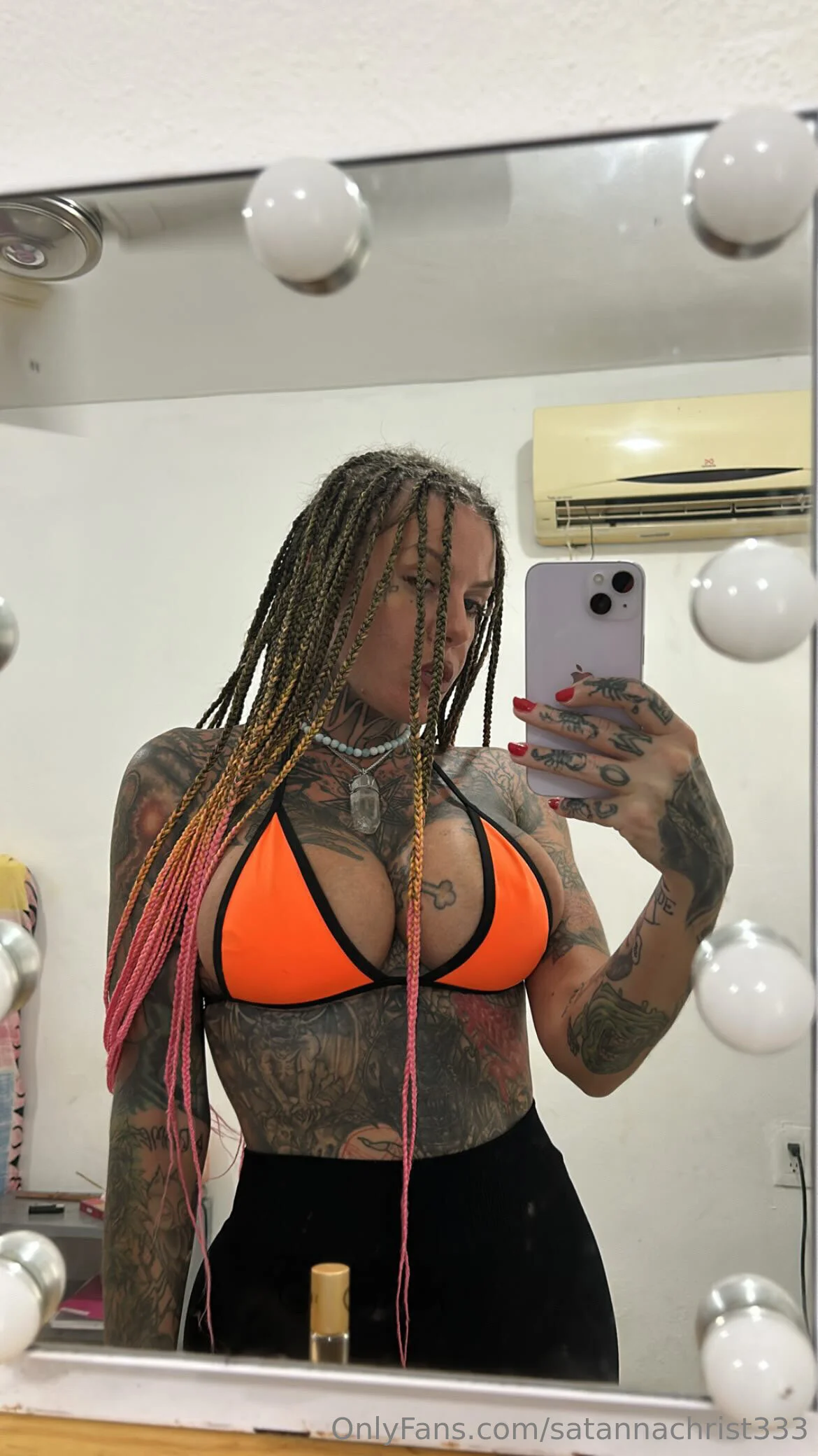 S A T A N N A C H R I S T²