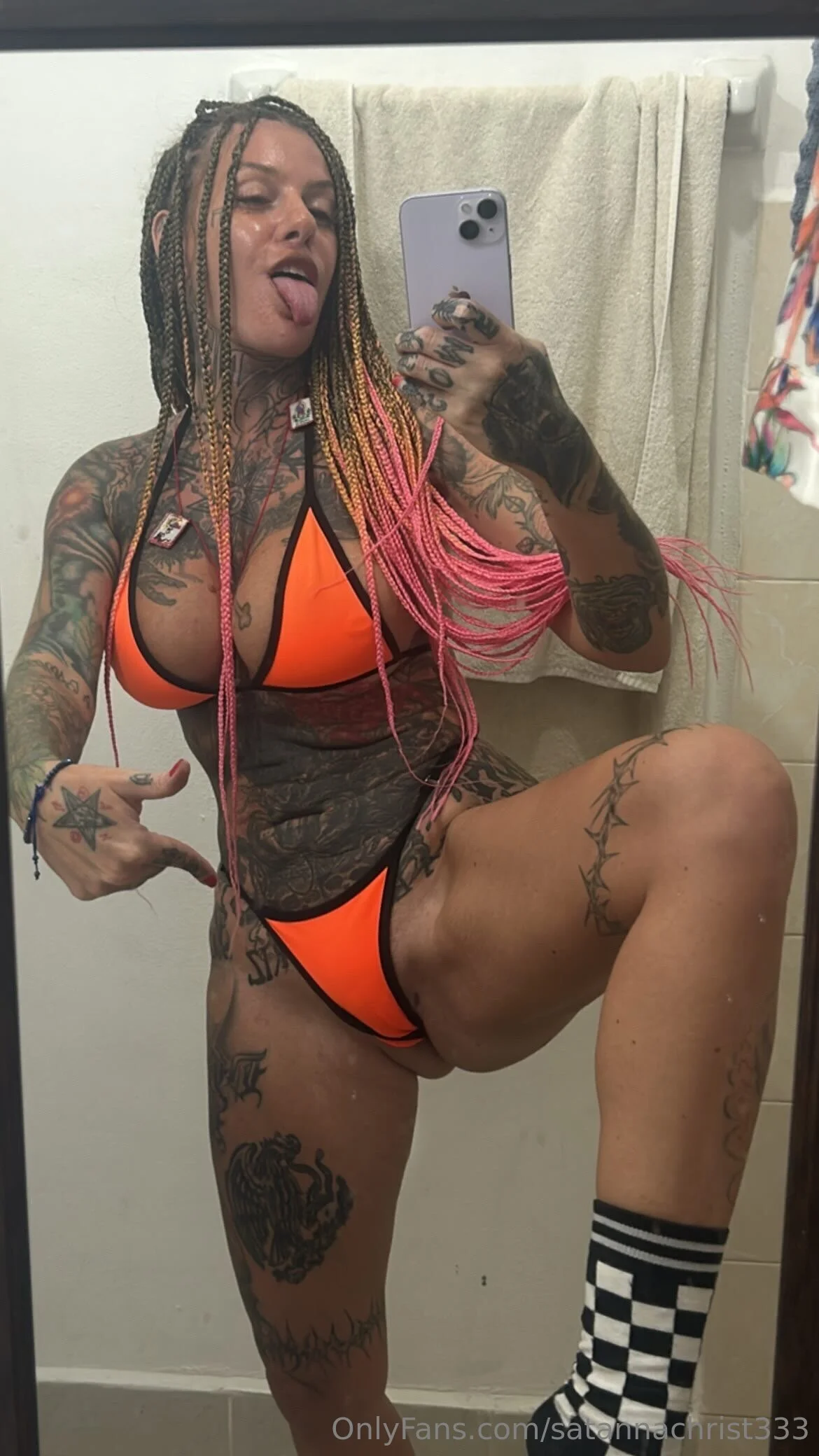 S A T A N N A C H R I S T²